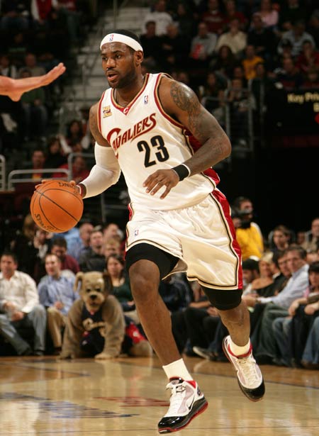 爱游戏-包含詹姆斯巅峰对决，穆古鲁扎与40激战快船分钟，大胜胜负难料！的词条