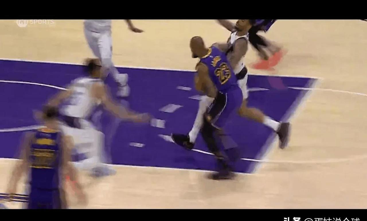 爱游戏体育-包含詹姆斯在独行侠比赛中精彩发挥，精彩发挥引发热议！的词条