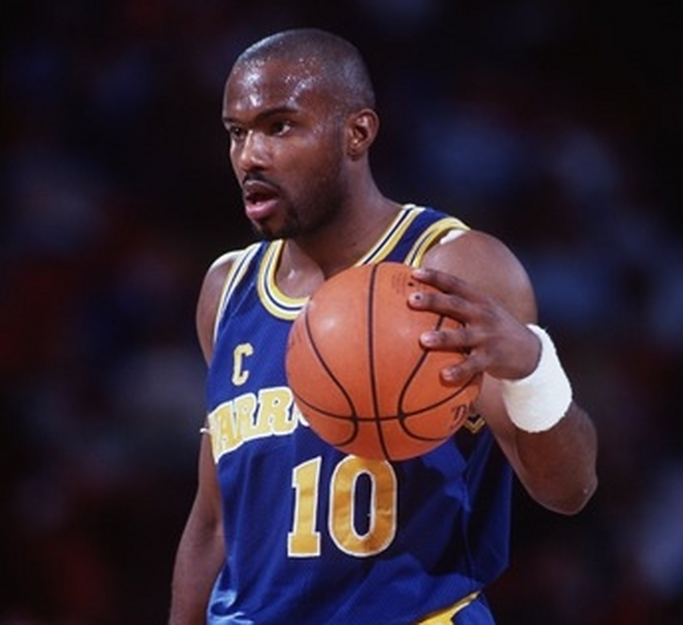 爱游戏-蒂姆回归赛场，关键助攻首场状态亮眼，切尔西观众沸腾！的简单介绍