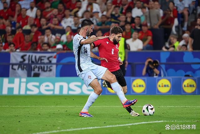 爱游戏体育-包含C罗爆冷击败皇家马德里，精彩发挥引爆全场！的词条