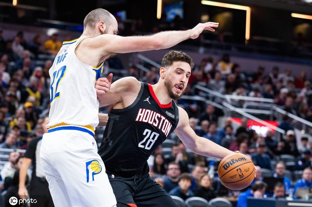 爱游戏体育-西亚卡姆在美国队比赛中出色防守，回归赛场引发热议！的简单介绍